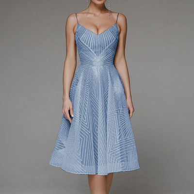 Alondra | Fashionable Dress with Elegant Open Back